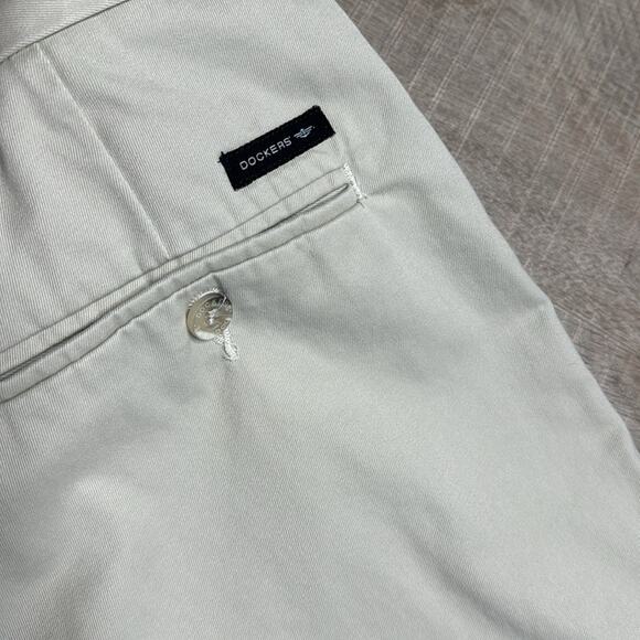 DOCKERS Khaki Flat Front Casual Pants Men’s - Picture 6 of 9